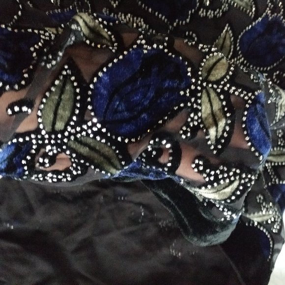 Blue Velvet Floral Pattern Scarf - Picture 7 of 9